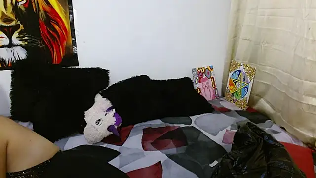 Divinejewel444 online show from December 18, 8:20 am