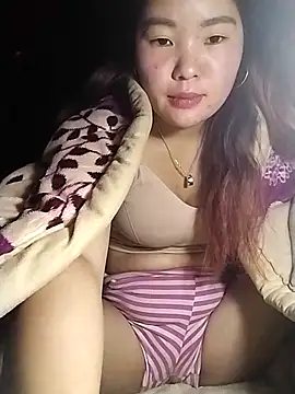 lylylove online show from February 11, 1:10 am