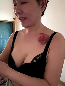 xiiuuff18 online show from October 11, 12:32 am