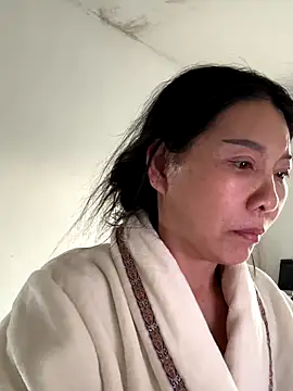 xiiuuff18 online show from November 22, 11:15 pm