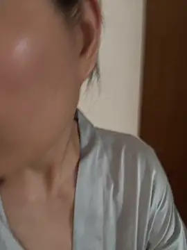 xiiuuff18 online show from June 2, 1:18 am