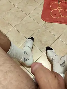 Snapshot of aleale34 chatting on February 6, 2:53 pm aleale34 online show from February 6, 2:53 pm