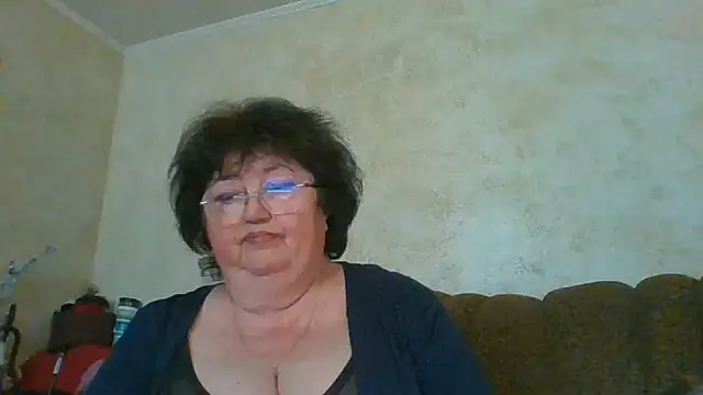 Snapshot of MilaSky5303 chatting on June 17, 2:18 pm MilaSky5303 online show from June 17, 2:18 pm