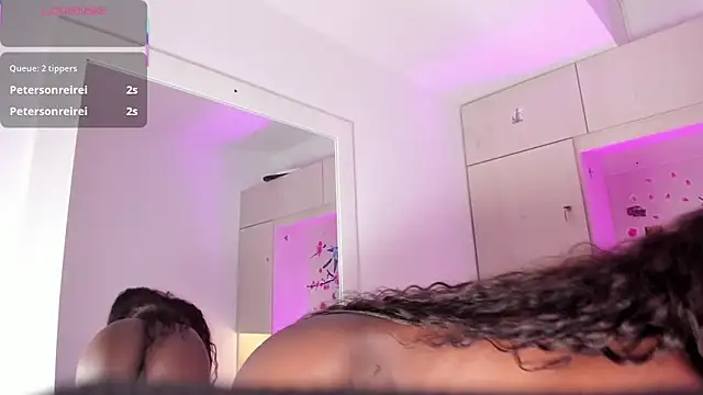 Stefannyevans  online show from November 7, 1:00 pm