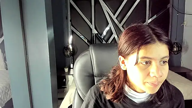 Snapshot of Julieth_brown_ chatting on October 2, 7:32 pm Julieth brown online show from October 2, 7:32 pm