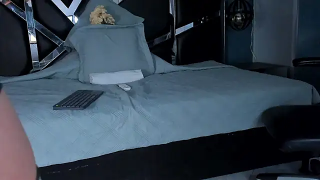 Snapshot of Julieth_brown_ chatting on October 7, 7:55 pm Julieth brown online show from October 7, 7:55 pm