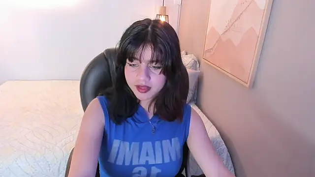 Snapshot of Julieth_brown_ chatting on October 13, 7:47 pm Julieth brown online show from October 13, 7:47 pm