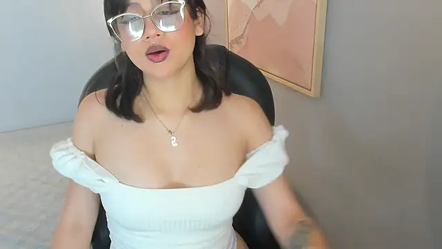 Snapshot of Julieth_brown_ chatting on October 23, 9:13 pm Julieth brown online show from October 23, 9:13 pm