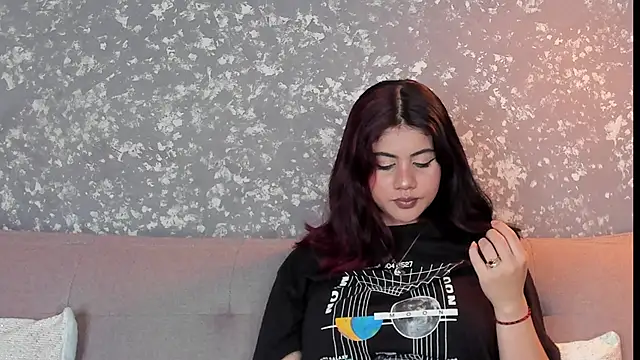 Snapshot of Julieth_brown_ chatting on December 4, 7:44 pm Julieth brown online show from December 4, 7:44 pm