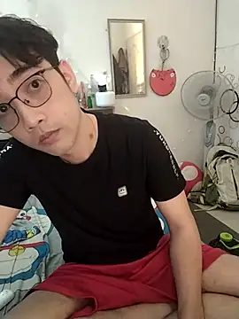 Snapshot of moaman190 chatting on December 19, 9:27 am moaman190 online show from December 19, 9:27 am