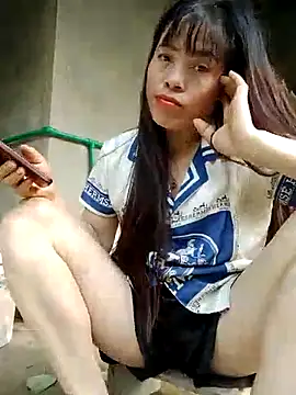 Snapshot of Maymay0033 chatting on April 4, 1:04 am Maymay0033 online show from April 4, 1:04 am