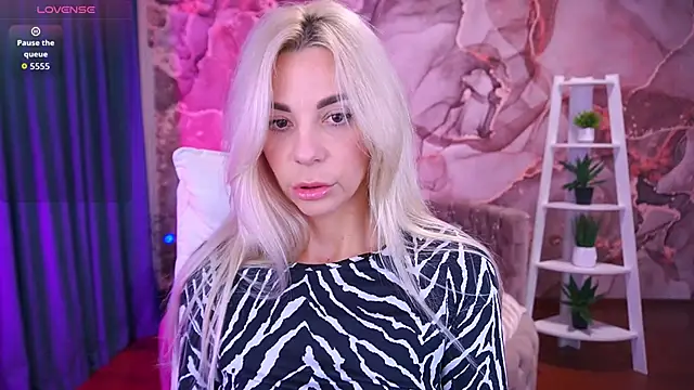 BellaRayyy online show from December 2, 6:41 am