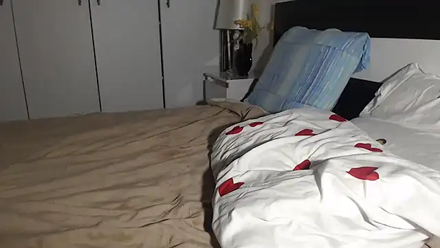 petite danielle online show from November 3, 6:20 pm