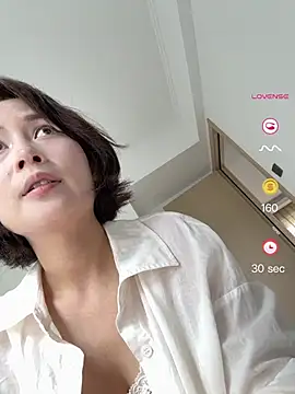 Snapshot of A_girla chatting on June 3, 7:11 am A girla online show from June 3, 7:11 am