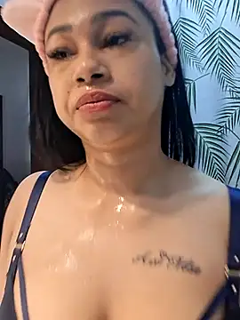 Snapshot of Tigresa23 chatting on March 26, 5:18 pm Tigresa23 online show from March 26, 5:18 pm