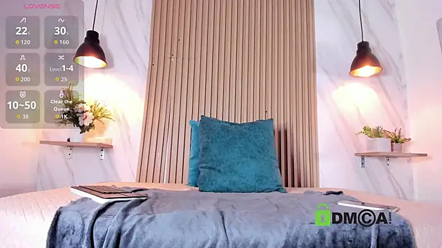 lia harper  online show from January 9, 7:15 pm