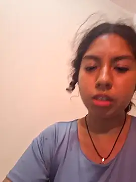 Snapshot of Syndel23 chatting on May 5, 3:47 am Syndel23 online show from May 5, 3:47 am