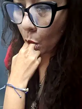 Snapshot of Syndel23 chatting on May 23, 2:28 am Syndel23 online show from May 23, 2:28 am