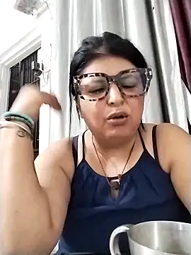 Snapshot of Jann_Riya333 chatting on May 10, 6:40 am Jann Riya333 online show from May 10, 6:40 am