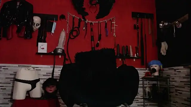 Miss Mirandaa online show from October 5, 9:45 pm