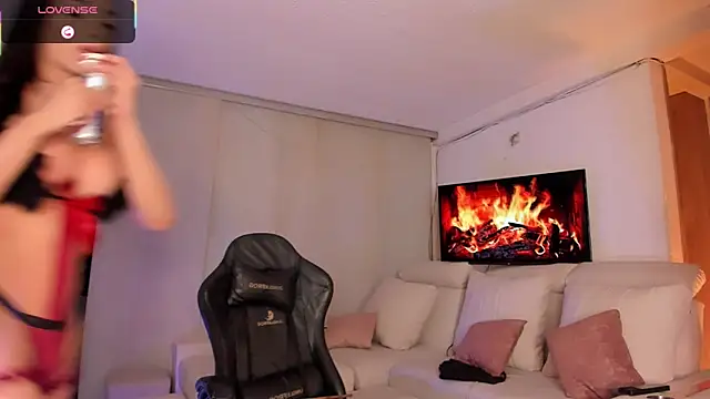 Snapshot of BadRose24 chatting on February 10, 12:59 am BadRose24 online show from February 10, 12:59 am