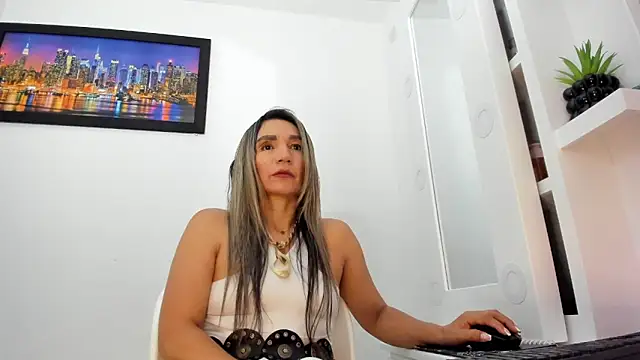 Snapshot of Ms_lunaRose chatting on February 25, 2:37 pm Ms lunaRose online show from February 25, 2:37 pm