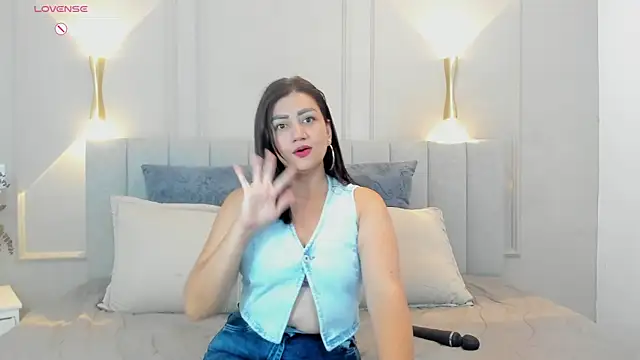 victoria bourne online show from November 17, 7:30 pm