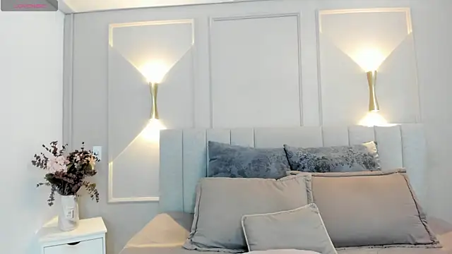 victoria bourne online show from November 27, 7:05 pm