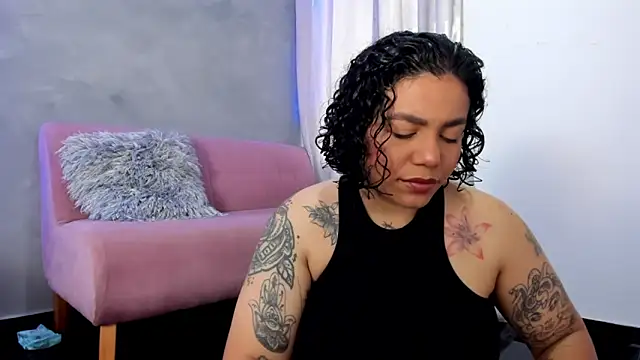 Snapshot of alexholyy chatting on October 21, 1:12 pm alexholyy online show from October 21, 1:12 pm