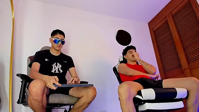 sotooliver3 online show from November 2, 8:00 pm