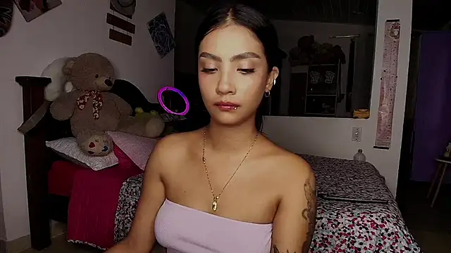 mia yireth online show from September 19, 1:07 am