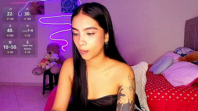 mia yireth online show from April 22, 1:41 am