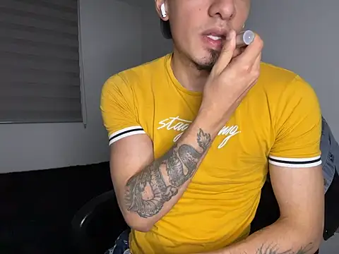 Juliopaspi online show from April 16, 4:02 am