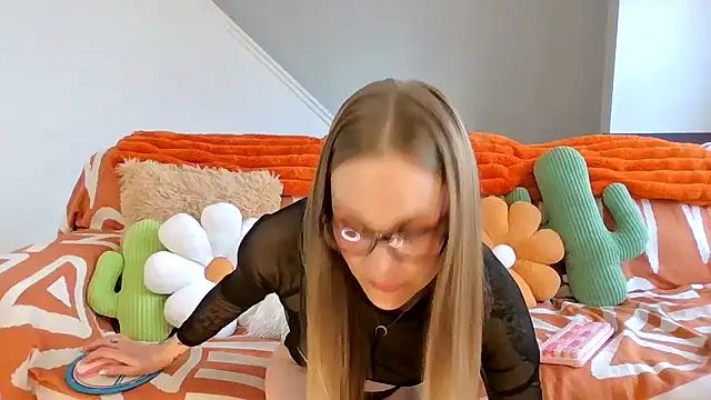 annadelrae444 online show from April 24, 1:46 pm