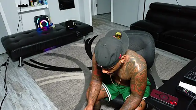 SLANGONDEMHOES online show from December 5, 2:47 pm