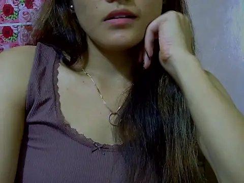 Snapshot of Amira90 chatting on September 12, 9:42 am Amira90 online show from September 12, 9:42 am