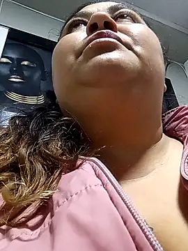 curvy diva  online show from November 17, 8:20 am