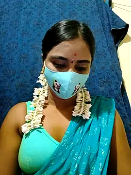 mini-queen online show from October 31, 1:56 pm