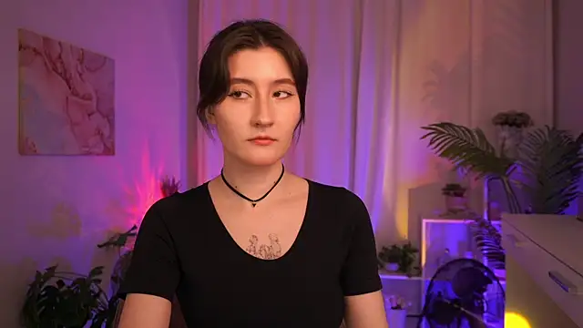 MayShawty online show from June 18, 1:15 pm