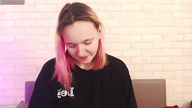 Ericha Stone online show from February 18, 1:34 am