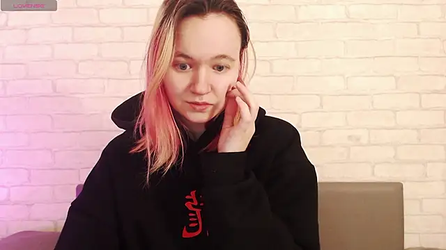 Ericha Stone online show from March 13, 1:34 am