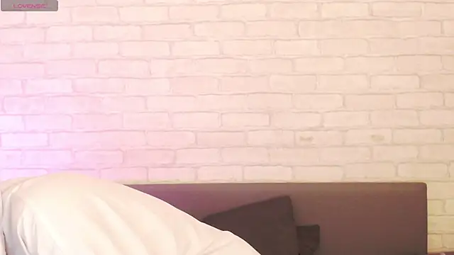 Ericha Stone online show from April 8, 1:16 am