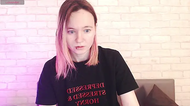 Ericha Stone online show from April 18, 1:53 am