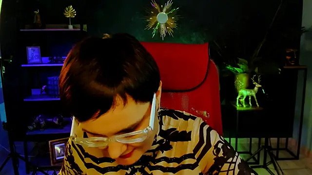 LauraDavidsons online show from December 19, 4:58 pm