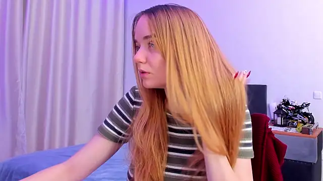 JanetShy online show from September 26, 1:04 pm