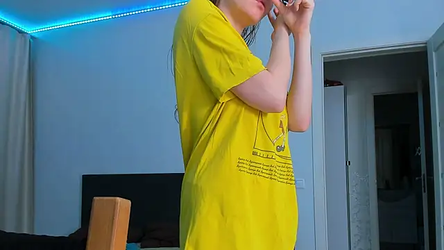 JanetShy online show from December 21, 7:04 am