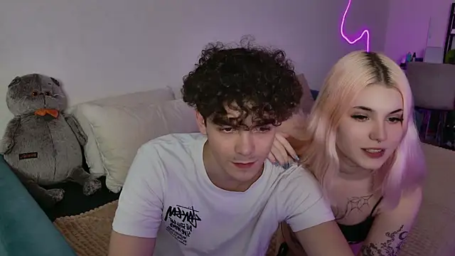 Alice18James online show from September 25, 6:39 am