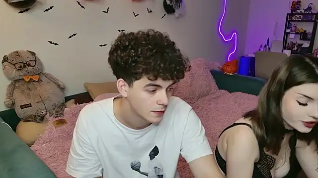 Alice18James online show from October 12, 6:29 pm