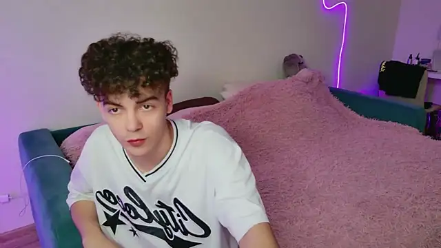 Alice18James online show from November 7, 12:05 pm