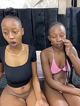 Snapshot of SexyPetitex25 chatting on February 20, 7:47 pm SexyPetitex25 online show from February 20, 7:47 pm